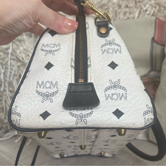 MCM WHITE BOSTON BAG W/MCM STRAP⭐️BEAUTIFUL-CONDITION⭐️💯AuThEnTiC⭐️COA - Picture 7 of 17
